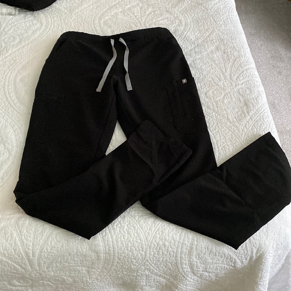 Figs Black Scrub set